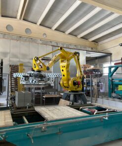 Stapelroboter STR 400 an der Produktionslinie